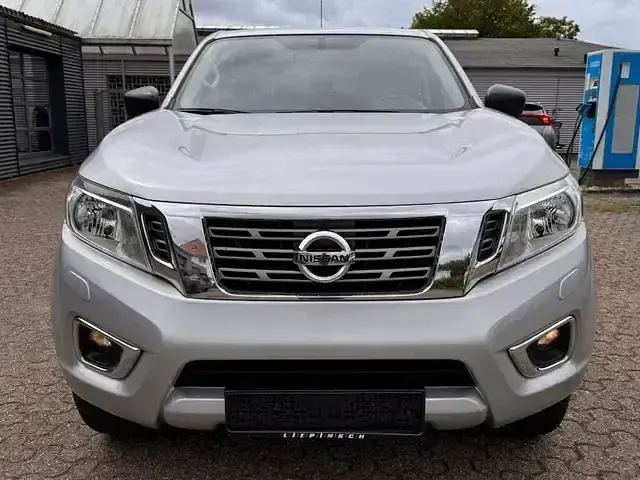 Gebraucht Nissan Navara Acenta 190 PS (139 kW) 2022 Silber Pickup