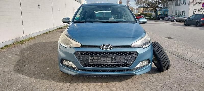 Gebraucht Hyundai i20 84 PS (61 kW) 2016 Blau Limousine