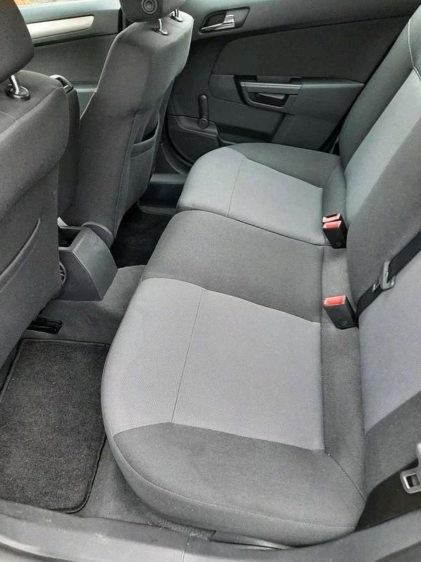 Usata Opel Astra 90 CV (66 kW) 2008 Nero Station wagon