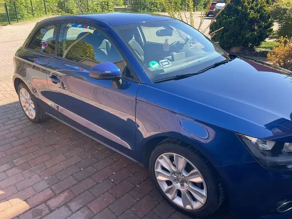 Second-hand Audi A1 Ambition 86 CP (63 kW) 2011 Albastru Hatchback