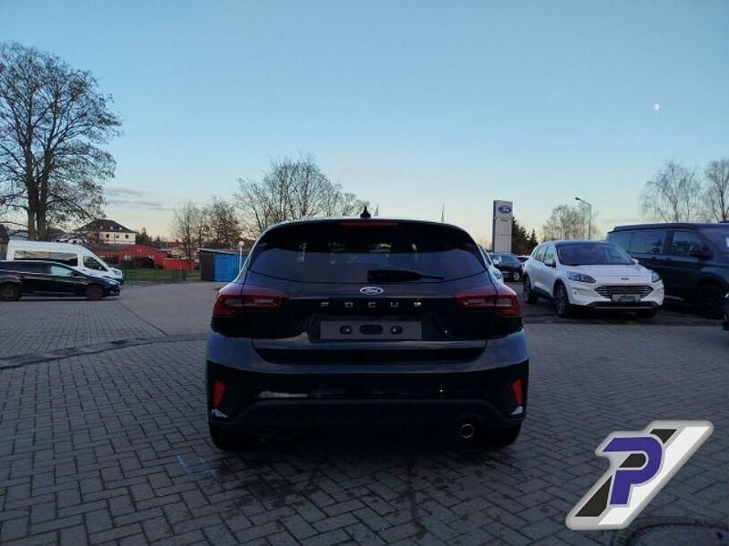 Neu Ford Focus Titanium 155 PS (114 kW) 2025 Schwarz(metallic) Limousine