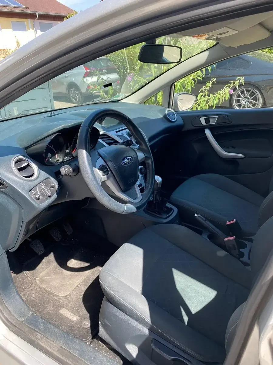 Gebraucht Ford Fiesta 82 PS (60 kW) 2011 Silber Kleinwagen
