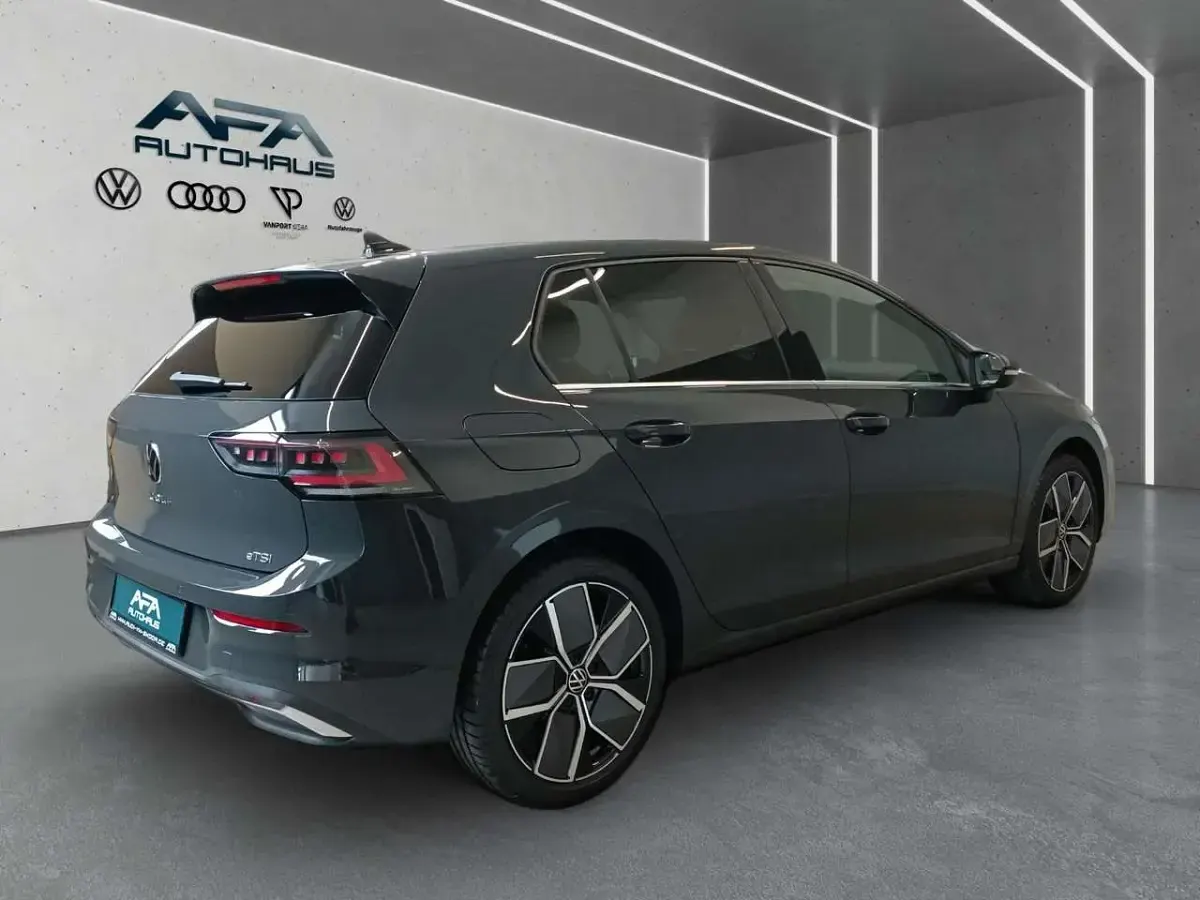 Gebraucht VW Golf VIII Style 150 PS (110 kW) 2026 Grau Limousine