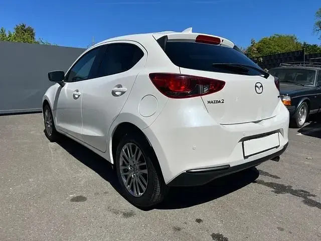 Gebraucht Mazda 2 Kizoku 90 PS (66 kW) 2022 Weiß Limousine