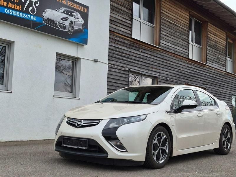 Używany Opel Ampera Edition 151 KM (111 kW) 2012 Biały Hatchback