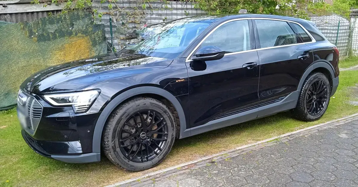 Gebraucht Audi e-tron Premium 230 kW (313 PS) 2021 Schwarz SUV