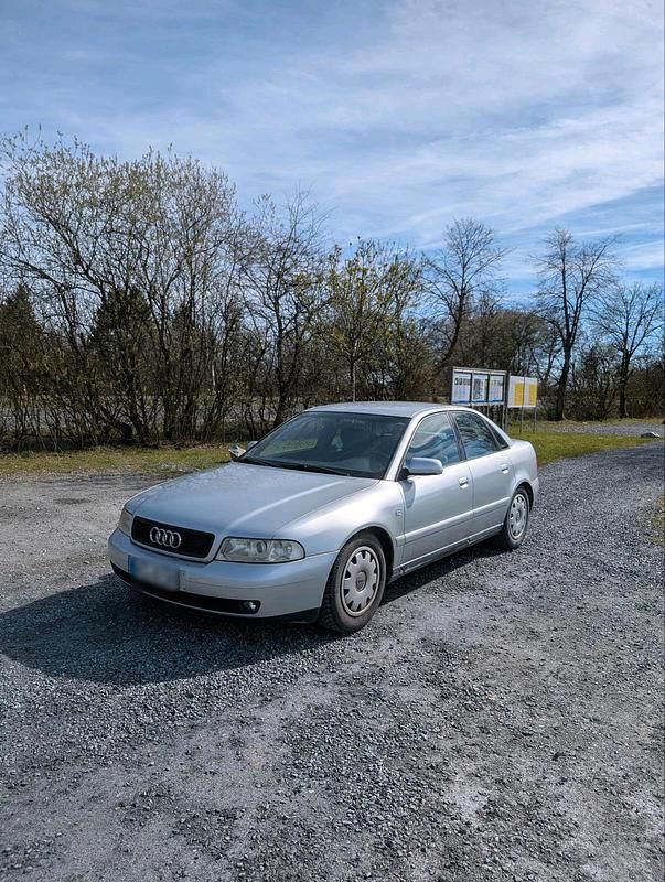Second-hand Audi A4 101 CP (74 kW) 1999 Argintiu Berlinǎ