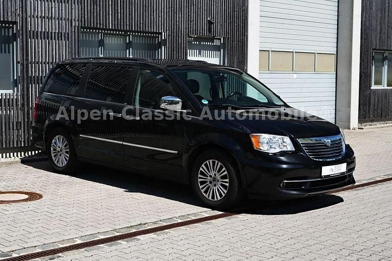 Schwarz Gebraucht 2012 Lancia Voyager Gold Van / Kleinbus | 10.900 € (Fairer Preis) - Bild 1/4