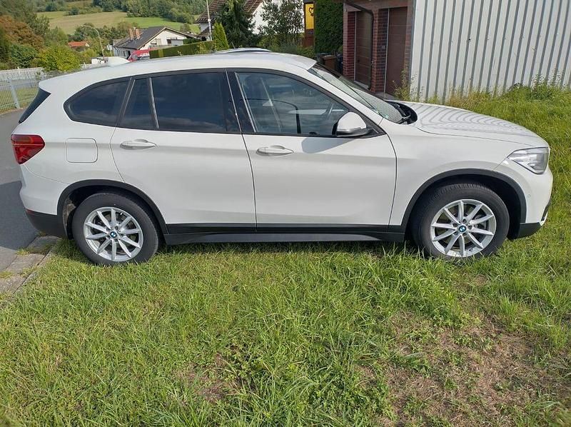 Weiß Gebraucht 2018 BMW X1 Advantage SUV | 22.900 € (Fairer Preis) - Bild 1/4