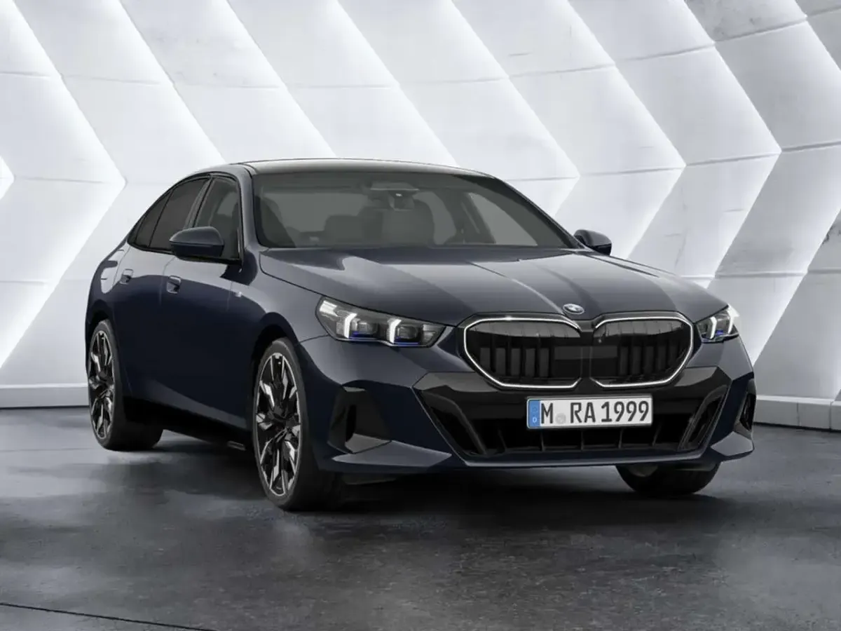 Gebraucht BMW 540 M Sport 303 PS (222 kW) 2025 Black sapphire Kombi