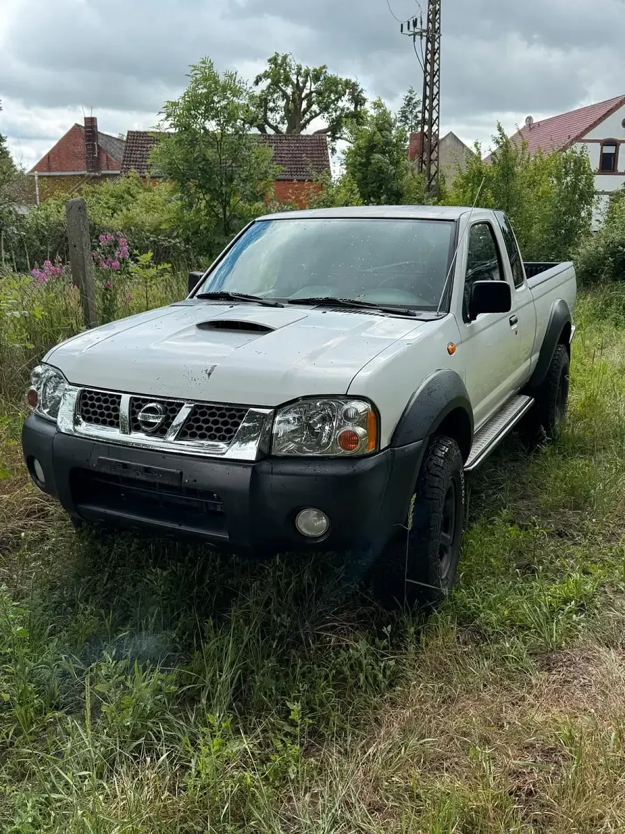 Gebraucht Nissan Navara 133 PS (97 kW) 2003 Weiß Pickup