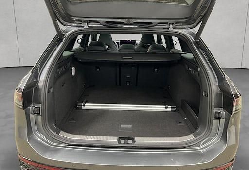 Gebraucht VW Passat R-line 193 PS (141 kW) 2024 Grau Kombi