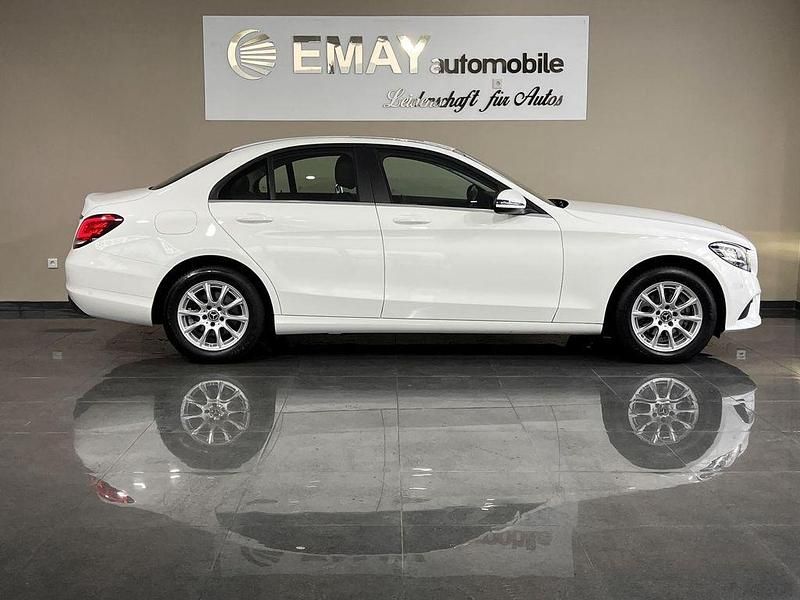Gebraucht Mercedes C200 160 PS (117 kW) 2019 Weiß Limousine