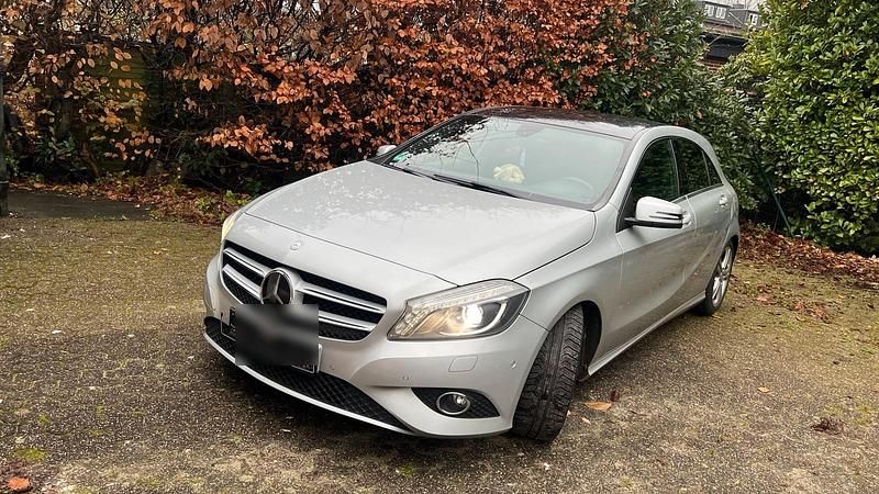 Silber Gebraucht 2013 Mercedes A180 Limousine | 11.900 € (Etwas zu teuer) - Bild 1/4