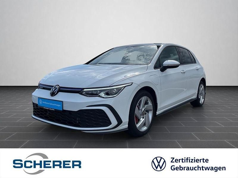 Weiß Gebraucht 2022 VW Golf VIII GTE Limousine | 24.180 € (Guter Preis) - Bild 1/4