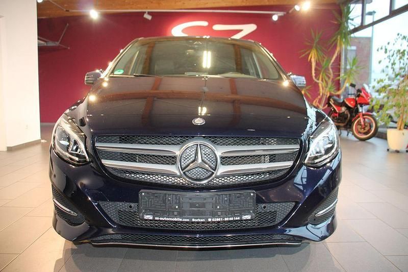 Gebraucht Mercedes B200 156 PS (114 kW) 2017 Cavansitblau Van / Kleinbus