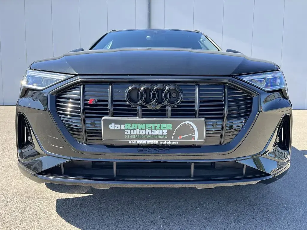Gebraucht Audi e-tron Ambiente 369 kW (503 PS) 2022 Schwarz SUV