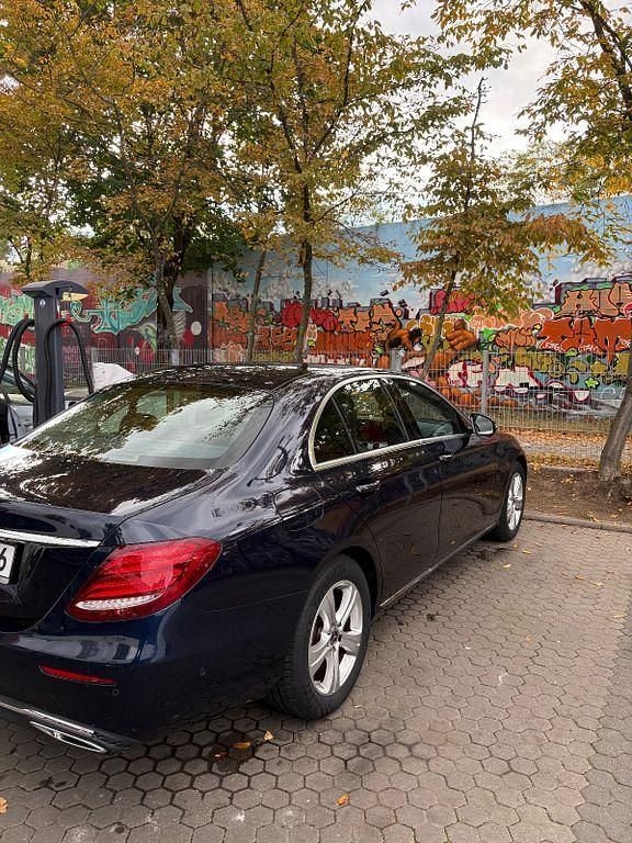 Gebraucht Mercedes E220 Avantgarde 194 PS (142 kW) 2017 Blau Limousine