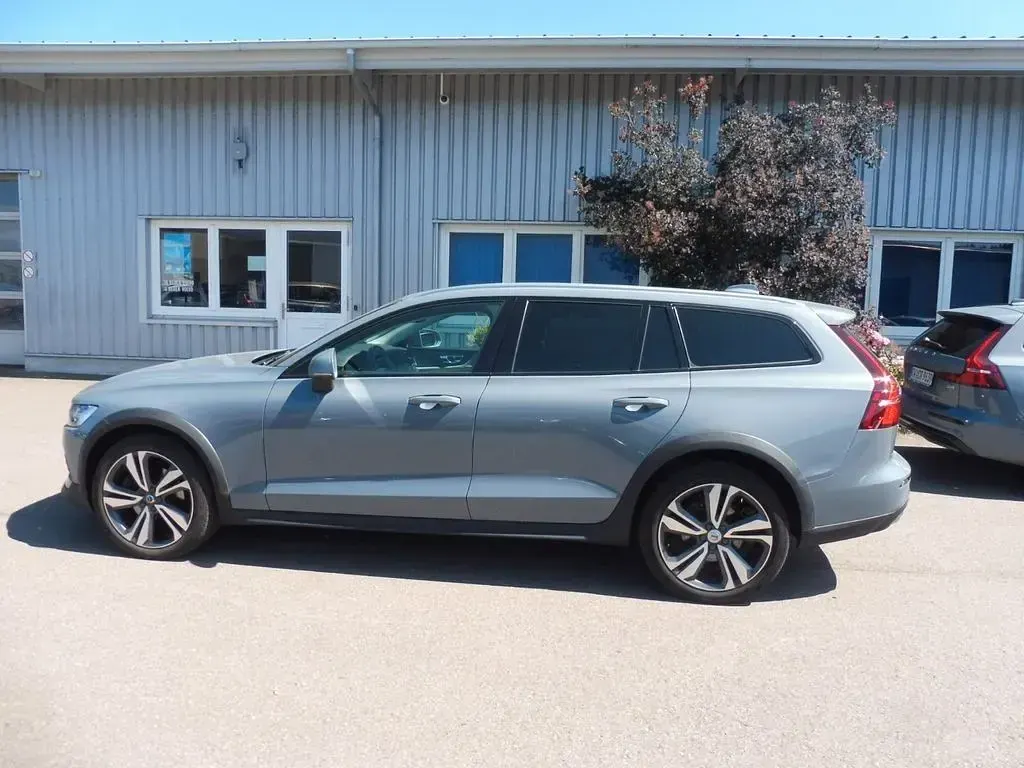 Gebraucht Volvo V60 CC Plus 197 PS (144 kW) 2023 Grau Kombi