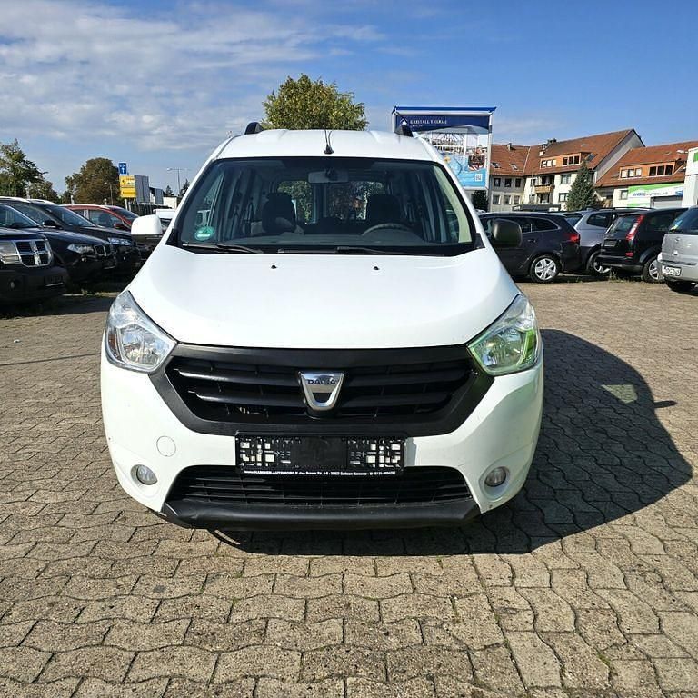 Weiß Gebraucht 2015 Dacia Dokker Lauréate Van | 3.750 € - Bild 1/4