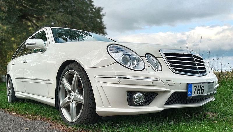 Gebraucht Mercedes E320 Avantgarde 224 PS (164 kW) 2003 Weiß Limousine