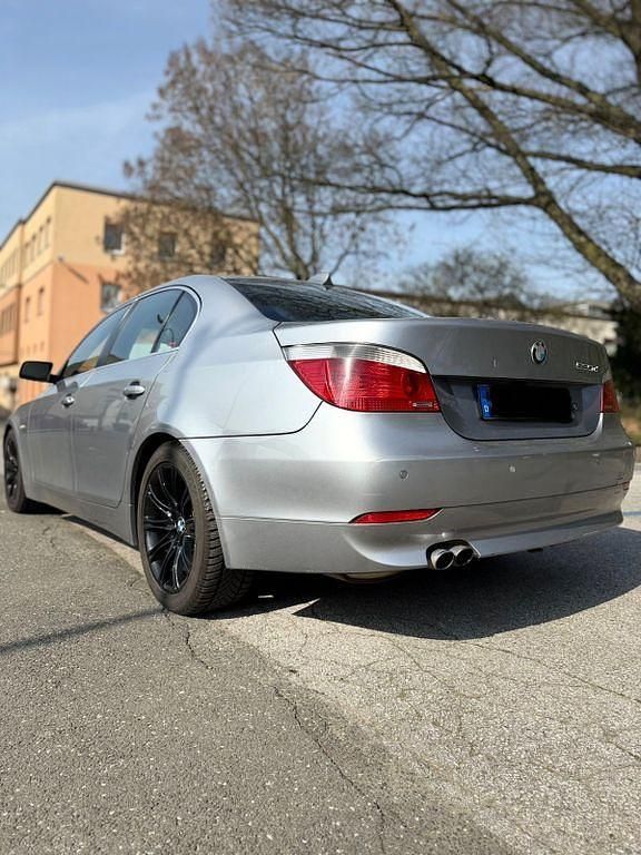 Gebraucht BMW 530 218 PS (160 kW) 2005 Silber Limousine