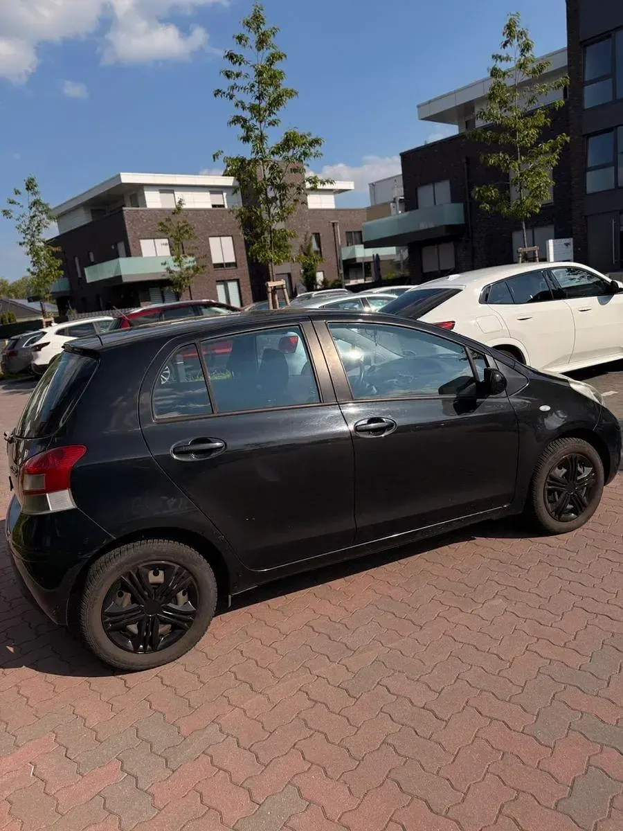 Gebraucht Daihatsu Charade 99 PS (72 kW) 2012 Schwarz Limousine