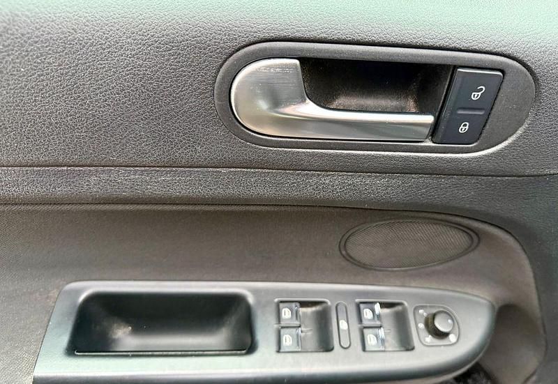 Gebraucht VW Golf Plus Cross 122 PS (89 kW) 2009 Schwarz Van / Kleinbus