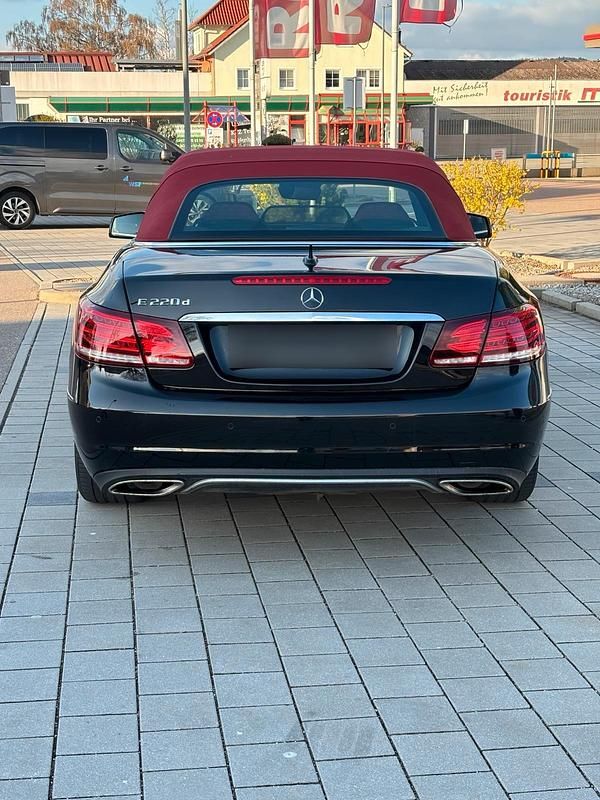 Gebraucht Mercedes E220 170 PS (125 kW) 2016 Schwarz Cabrio