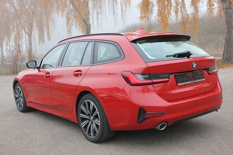 Gebraucht BMW 320 Sport Line 190 PS (139 kW) 2021 Rot Kombi