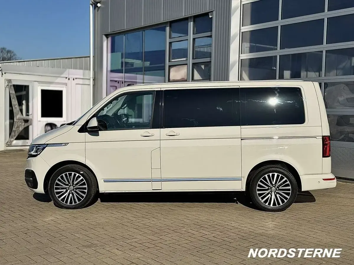 Gebraucht VW Multivan Highline 204 PS (150 kW) 2022 Ascotgrau Van / Kleinbus
