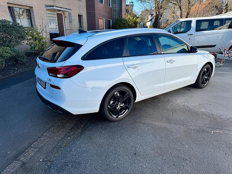 Gebraucht Hyundai i30 140 PS (102 kW) 2020 Weiß Kombi