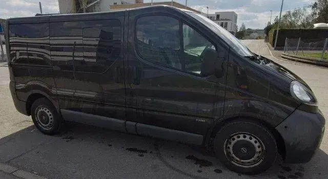 Second-hand Opel Vivaro 135 CP (99 kW) 2003 Negru Monovolum