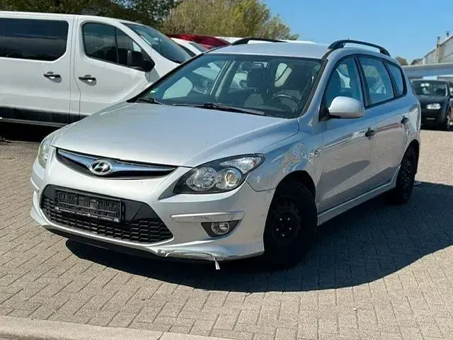 Usado Hyundai i30 Classic 109 CV (80 kW) 2010 Plateado Familiar