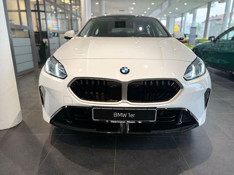 Alpinweiß uni Neu 2025 BMW 118 Performance Kleinwagen | 35.299 € (Fairer Preis) - Bild 1/4