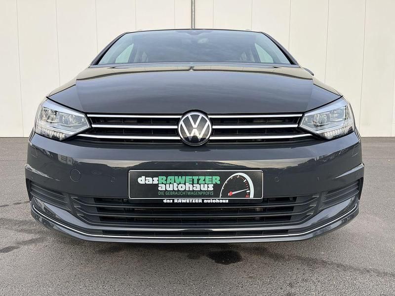 Gebraucht VW Touran Active 122 PS (89 kW) 2021 Uranograu Van / Kleinbus
