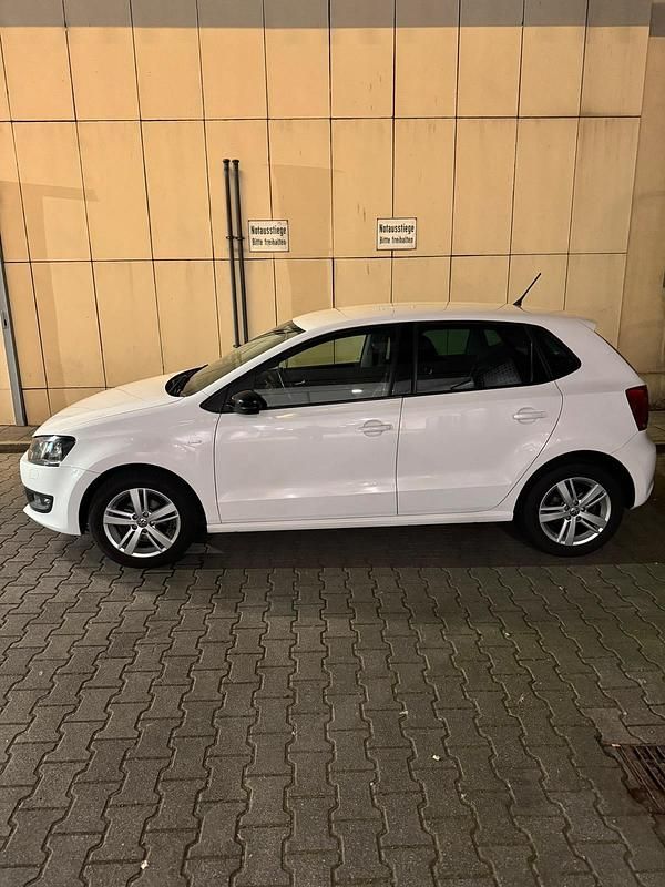 Gebraucht VW Polo 90 PS (66 kW) 2014 Weiß Kleinwagen