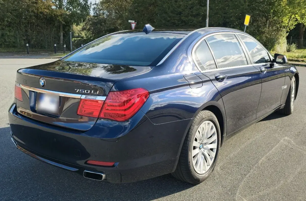 Gebraucht BMW 750 408 PS (300 kW) 2009 Blau Limousine
