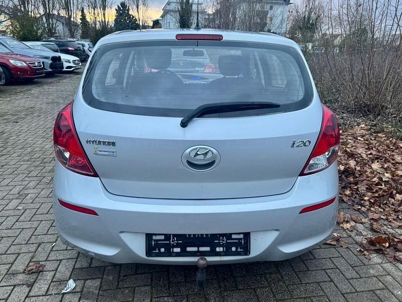 Gebraucht Hyundai i20 Edition 86 PS (63 kW) 2014 Silber Kleinwagen