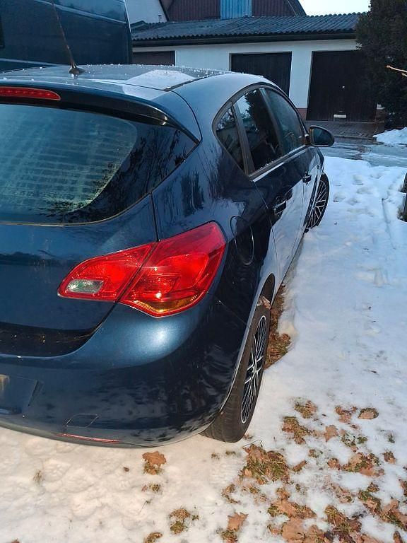 Gebraucht Opel Astra Design Edition 116 PS (85 kW) 2011 Blau Limousine