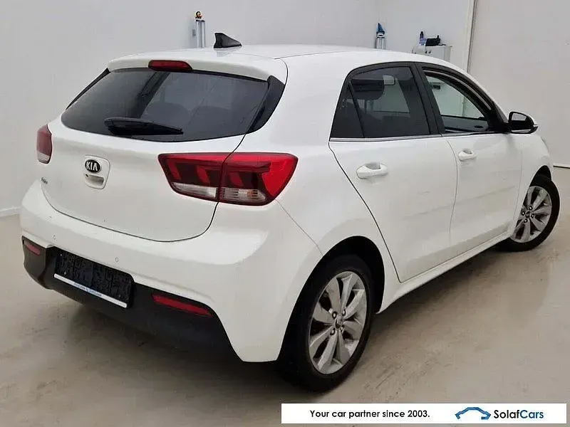 Gebraucht Kia Rio 101 PS (74 kW) 2021 Weiß Limousine