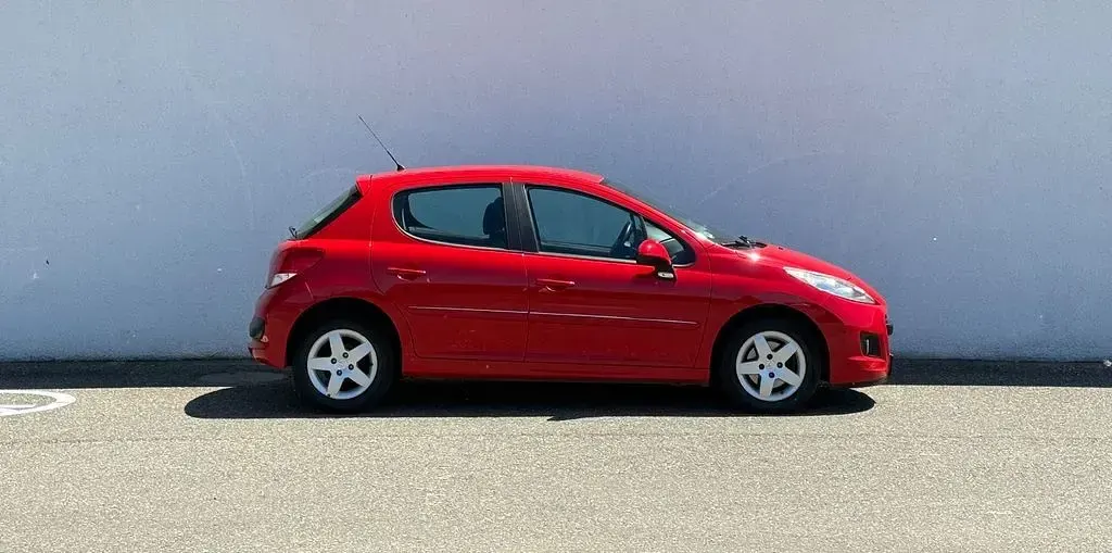 Gebraucht Peugeot 207 Style 95 PS (69 kW) 2011 Rot Limousine