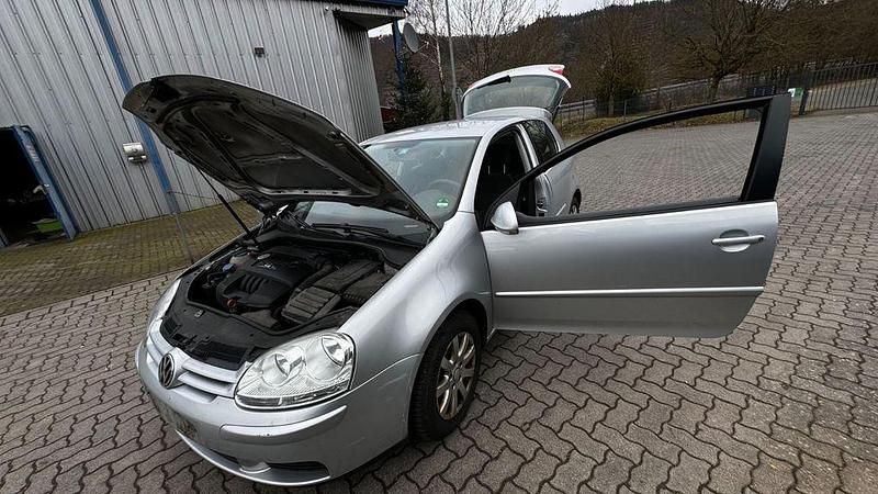 Gebraucht VW Golf IV 102 PS (75 kW) 2005 Silber Limousine