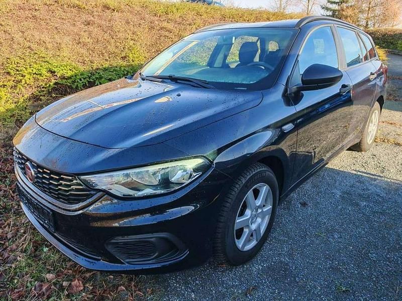Gebraucht Fiat Tipo Pop 95 PS (69 kW) 2017 Cinema schwarz metallic Kombi