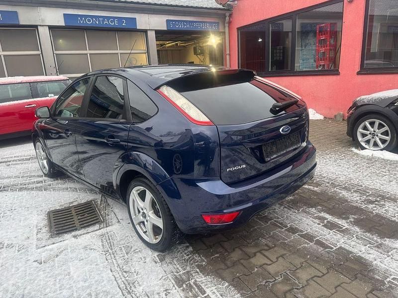 Gebraucht Ford Focus 101 PS (74 kW) 2010 Blau Limousine