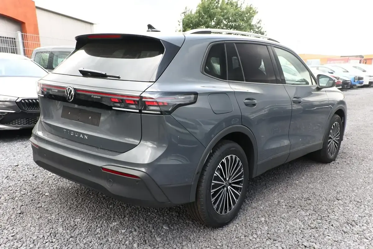 Neu VW Tiguan IQ Drive 150 PS (110 kW) 2026 Delfingrau metallic SUV