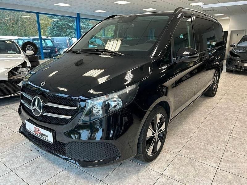 Schwarz Gebraucht 2024 Mercedes V250 Van / Kleinbus | 55.990 € (Guter Preis) - Bild 1/4