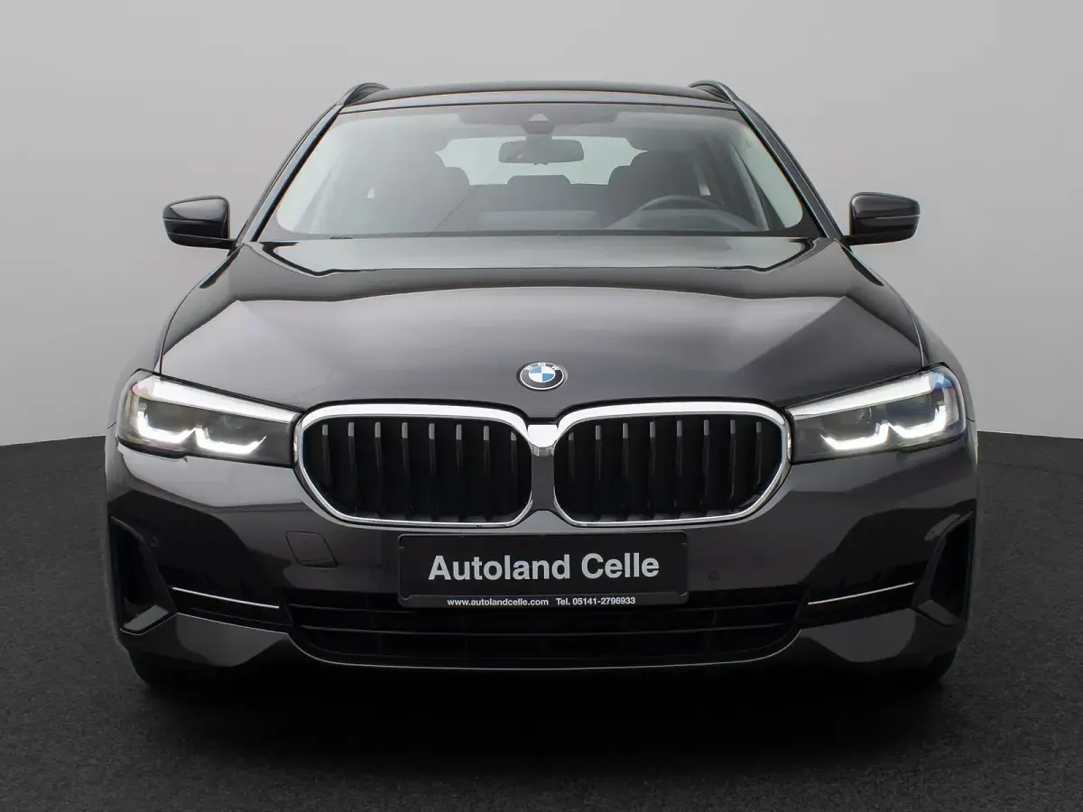 Gebraucht BMW 520 Sport Line 190 PS (139 kW) 2023 Sophitograu brillanteffekta90 Limousine