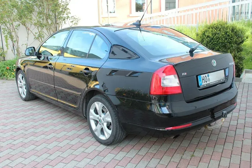 Gebraucht Skoda Octavia 140 PS (102 kW) 2012 Schwarz Limousine