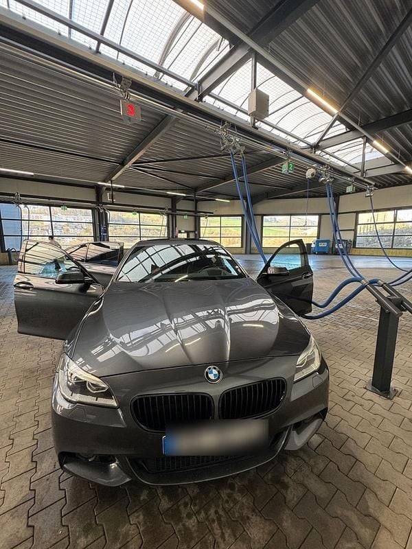 Grau Gebraucht 2016 BMW 530 M Sport Limousine | 18.250 € (Guter Preis) - Bild 1/4